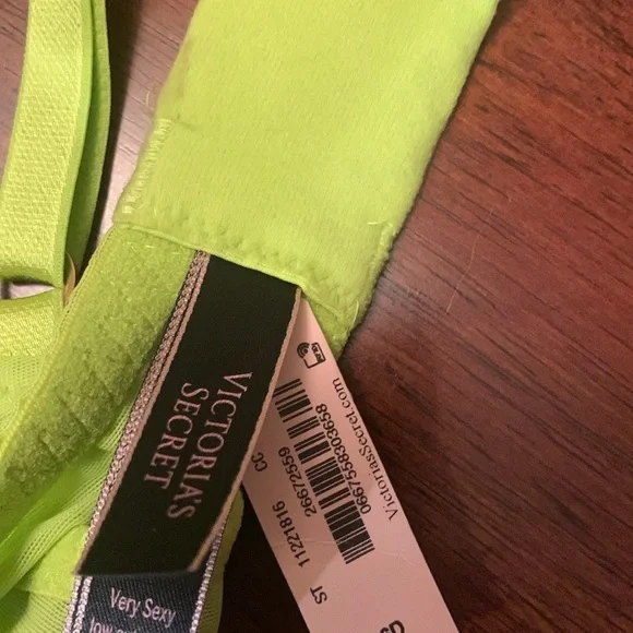 Absolutely stunning salad neon Victoria’s Secret 36 D lace sexy bra with lace